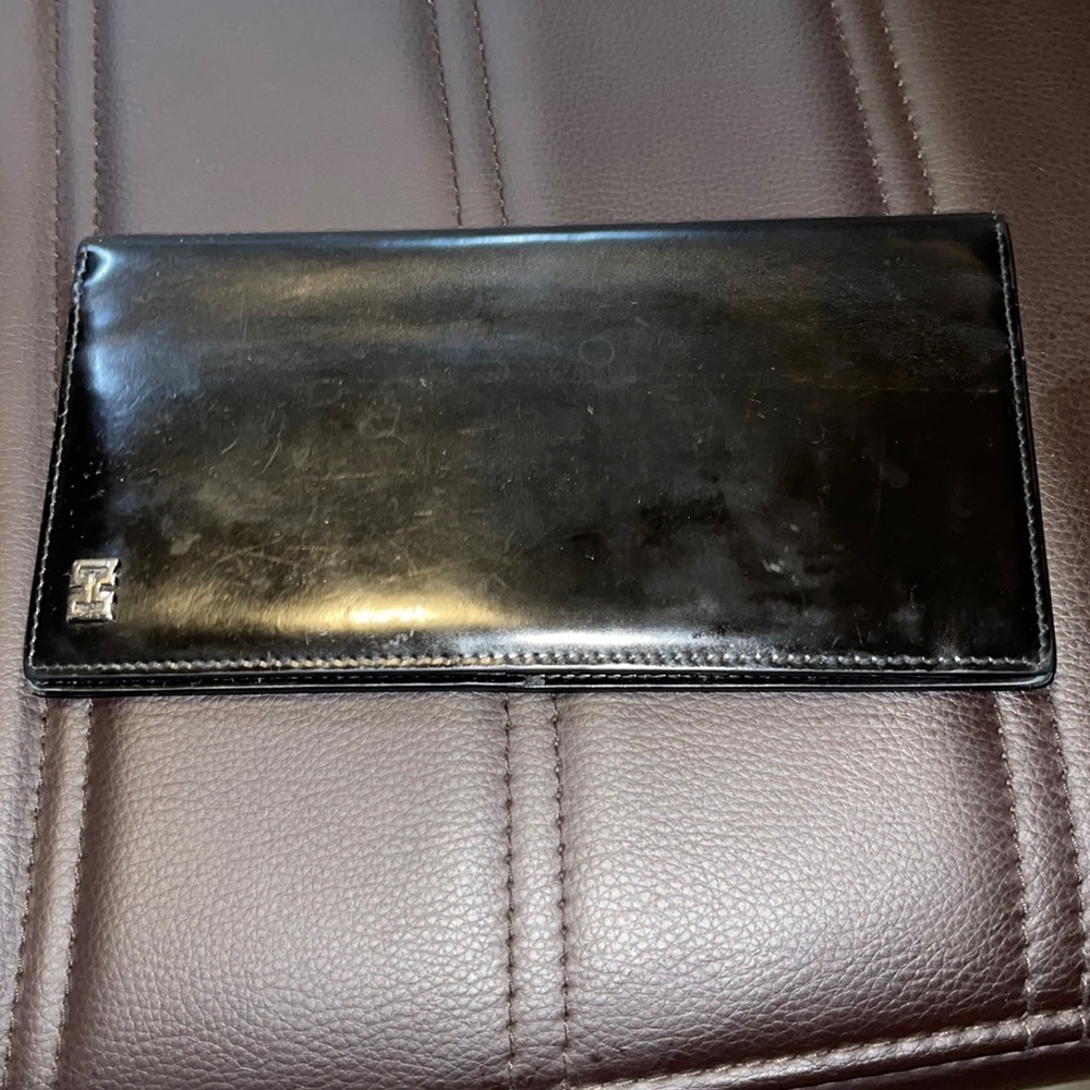 Salvator Ferragamo ladies wallet in black